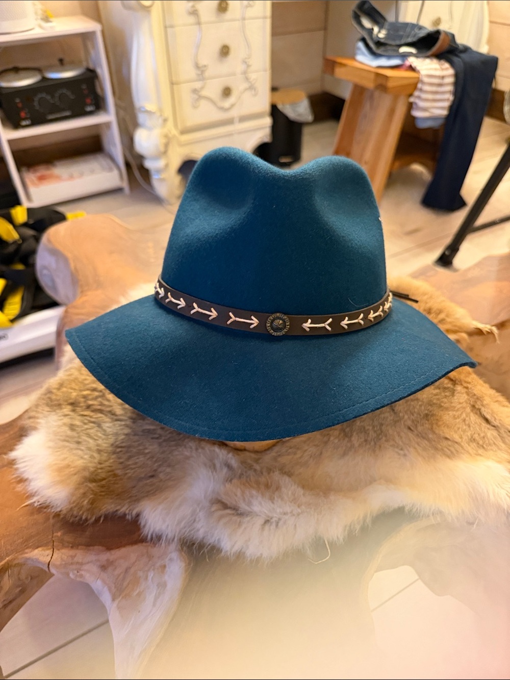 Women’s Teal Wide-Brim Felt Fedora Hat with Arrow Accent Band